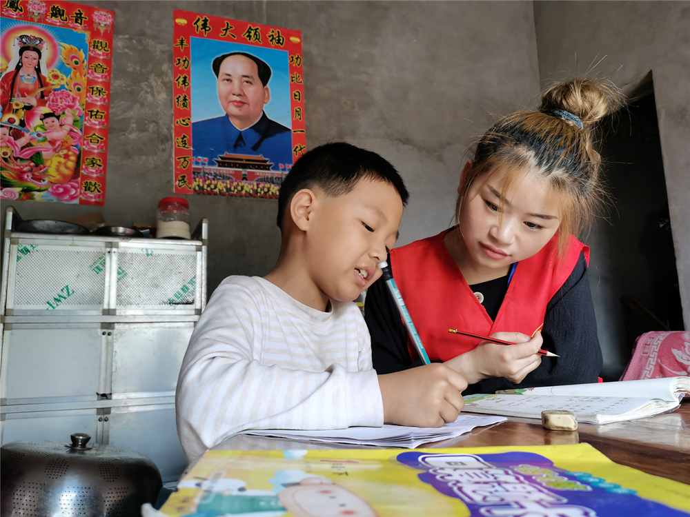 土木工程学院“筑梦者’志愿服务队开展“学习教育’主题帮扶活动2.jpg