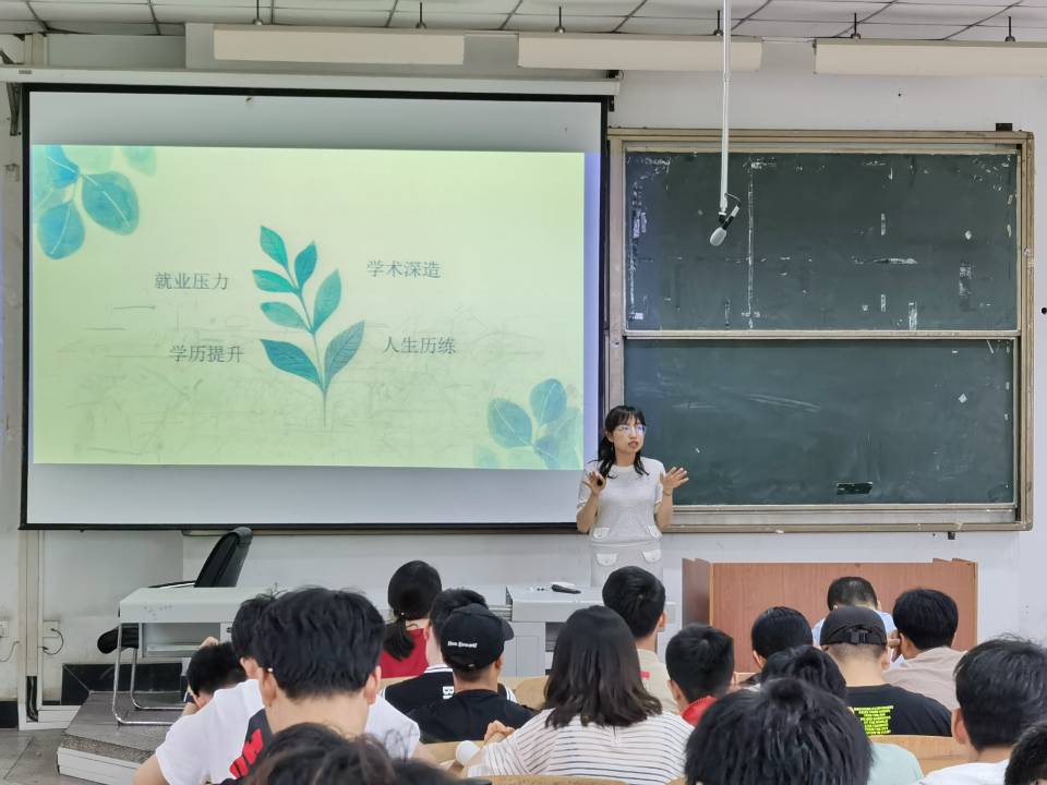 土木工程学院给排水科学与工程专业开展考研经验交流暨动员大会2.jpg