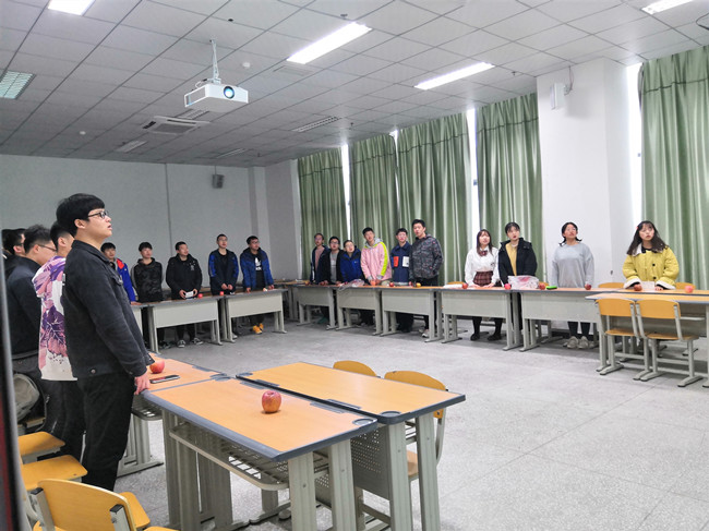 土木工程学院给排水科学与工程2018级1班开展班团活动 1.jpg