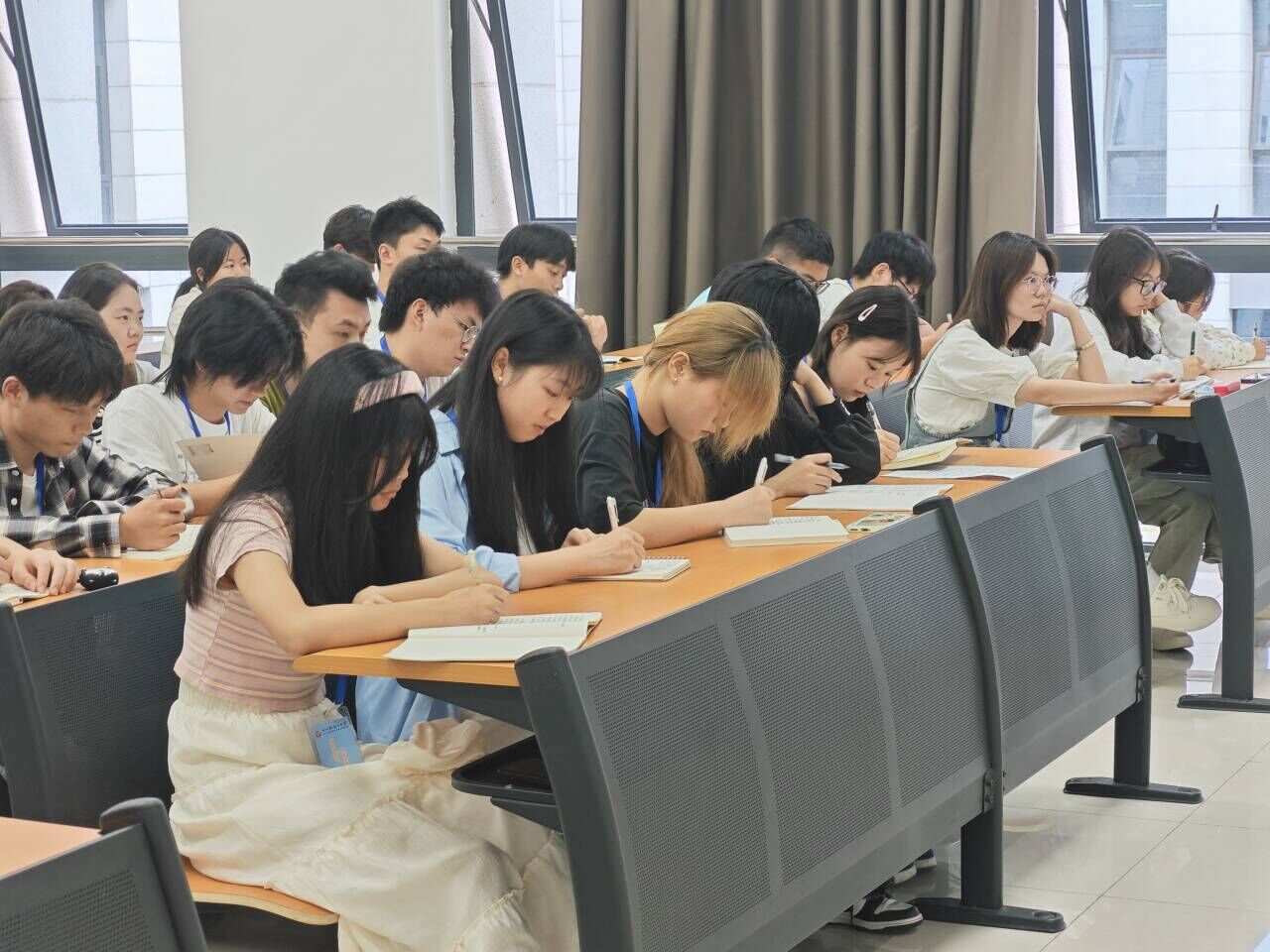 土木工程学院志愿服务队开展四月月结会1.jpg