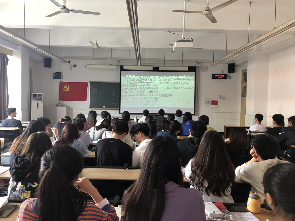 土木工程学院学生党员二支部开展“学党史 看爱国影片 迎建党百年’观影及征文活动1.JPG