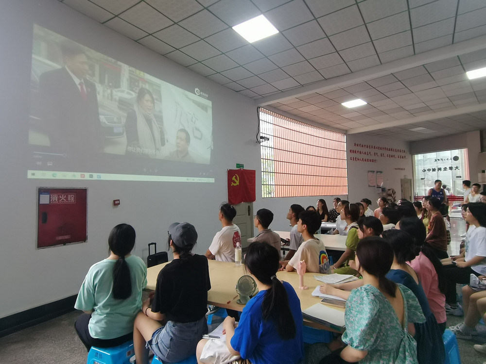 土木工程学院学生党员二支部开展“廉政教育’观影活动2_副本.jpg