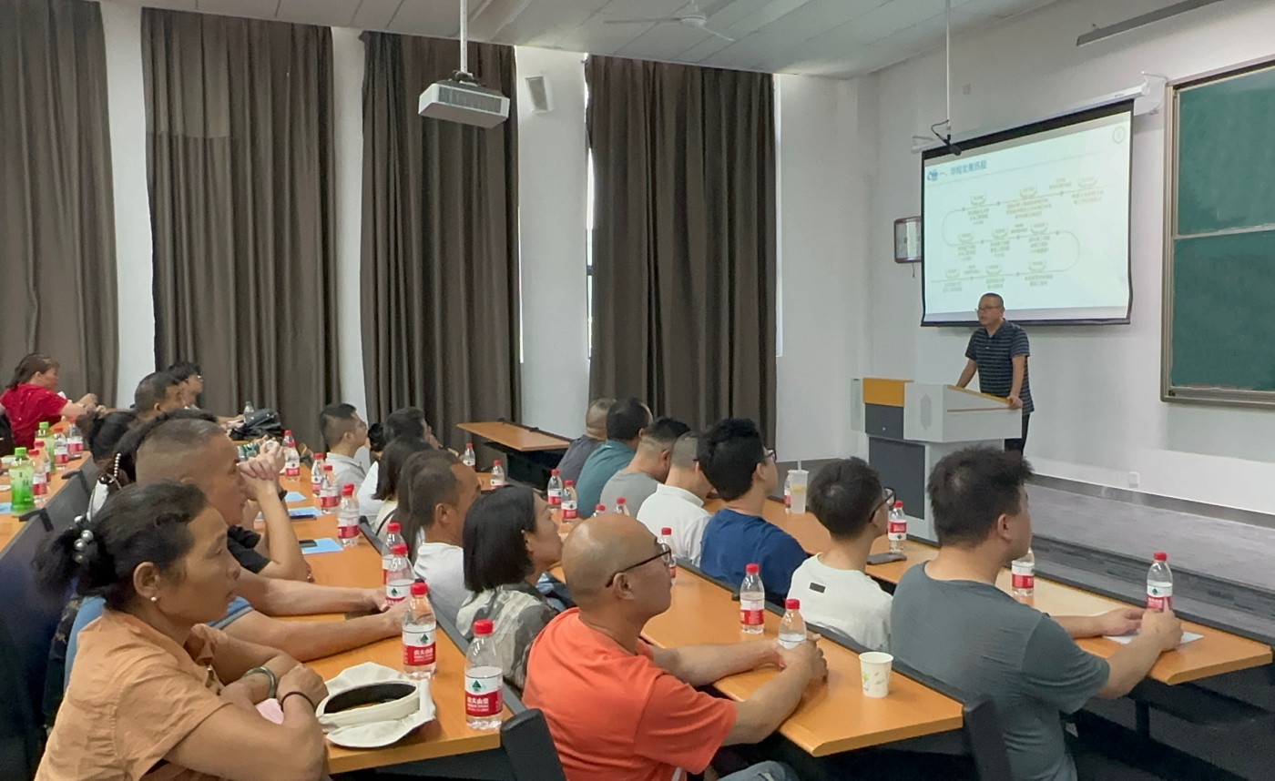 土木工程学院召开新生家长座谈会2.jpg
