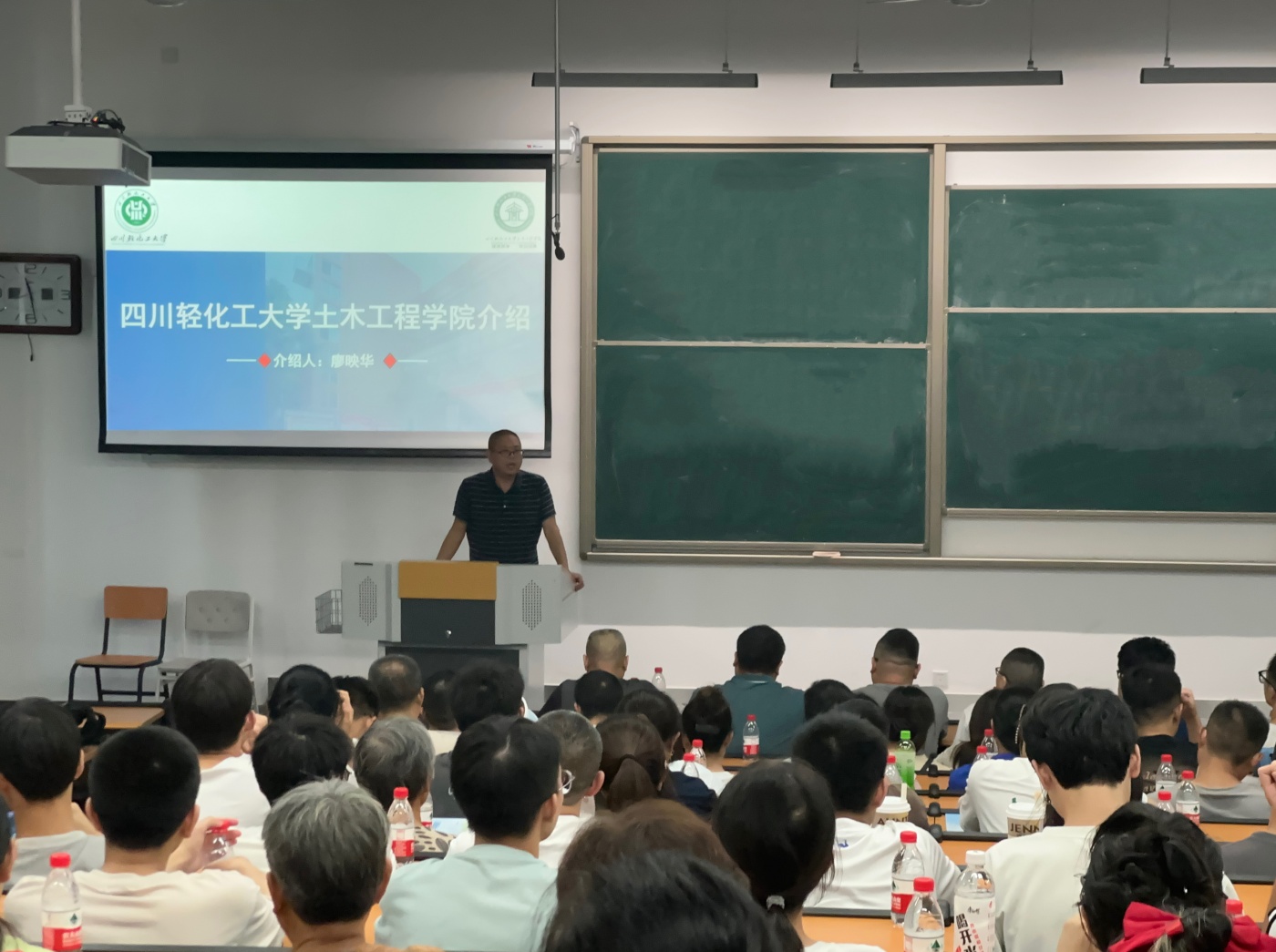 土木工程学院召开家长座谈会1.jpg
