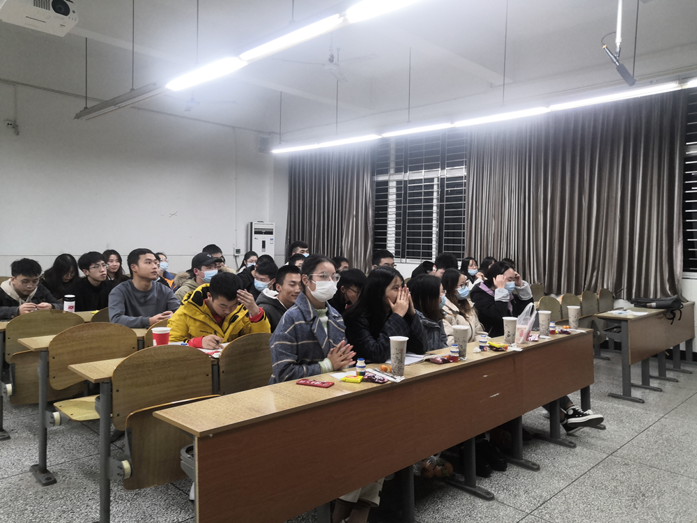 土木工程学院工程造价专业2018级4班开展“工造184班会暨考研考公加油大会’班团活动2_副本.png