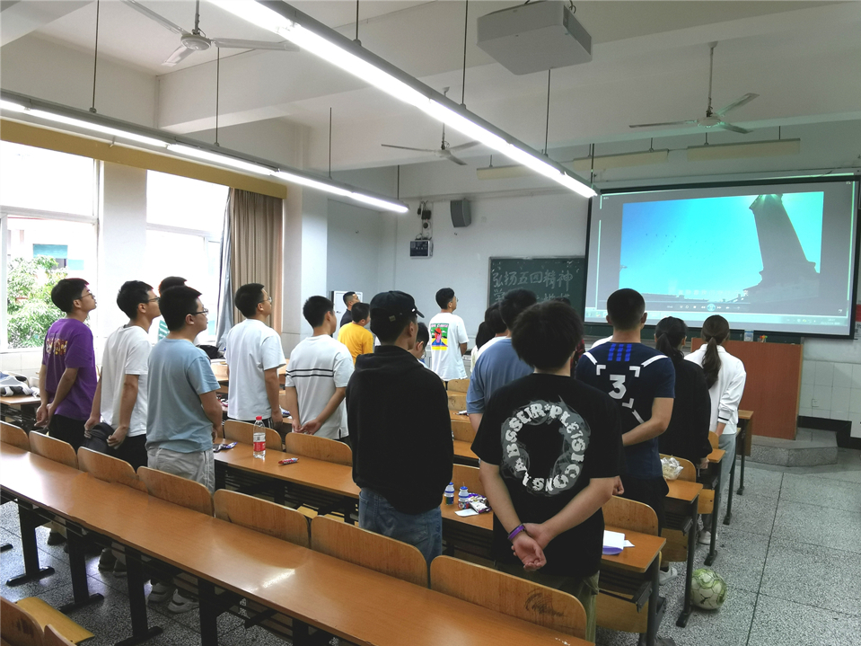 土木工程学院土木工程专业2019级卓越班开展5月班团活动.jpg