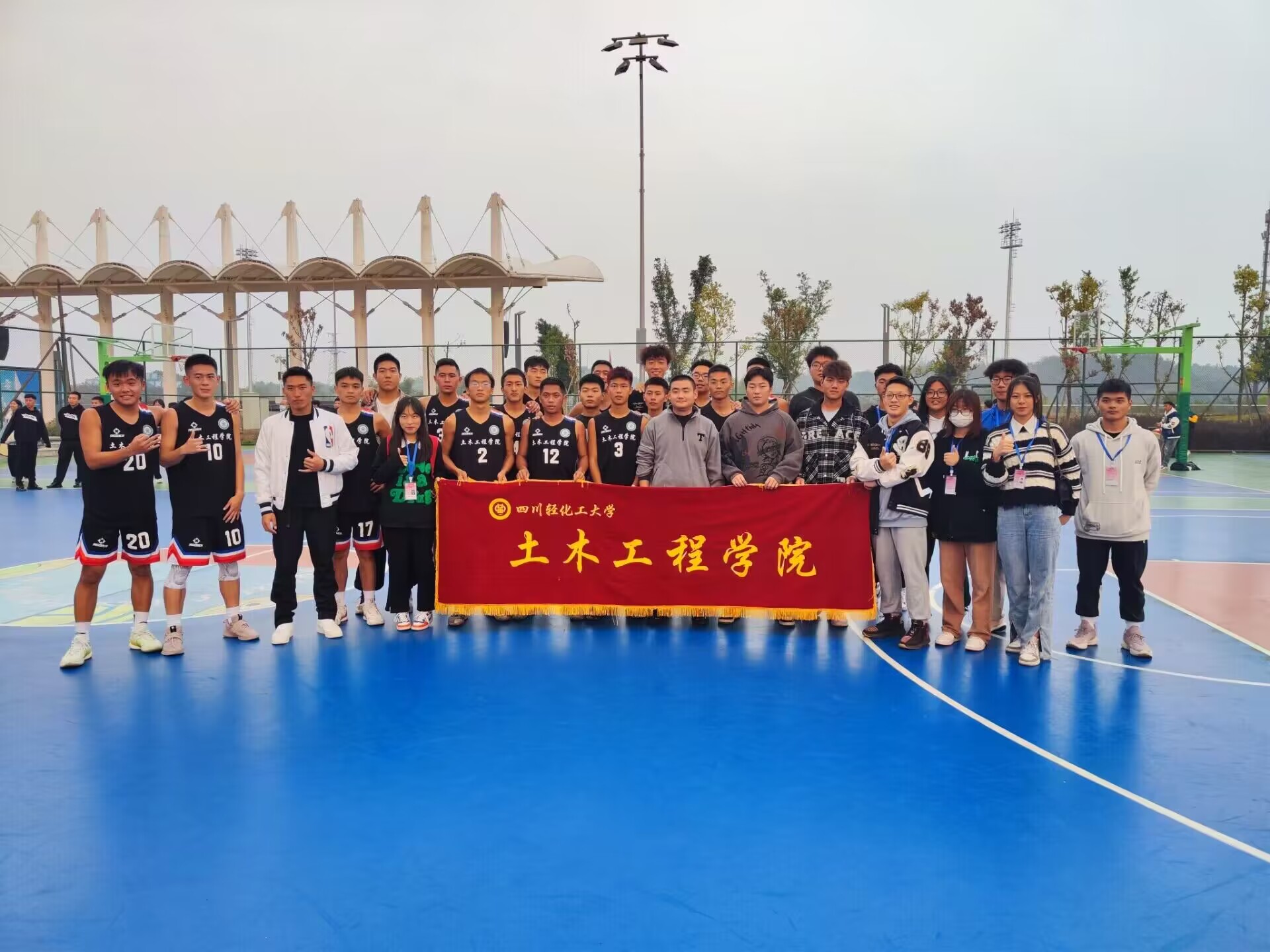 土木工程学院勇夺“三好杯’篮球赛冠军1.jpg