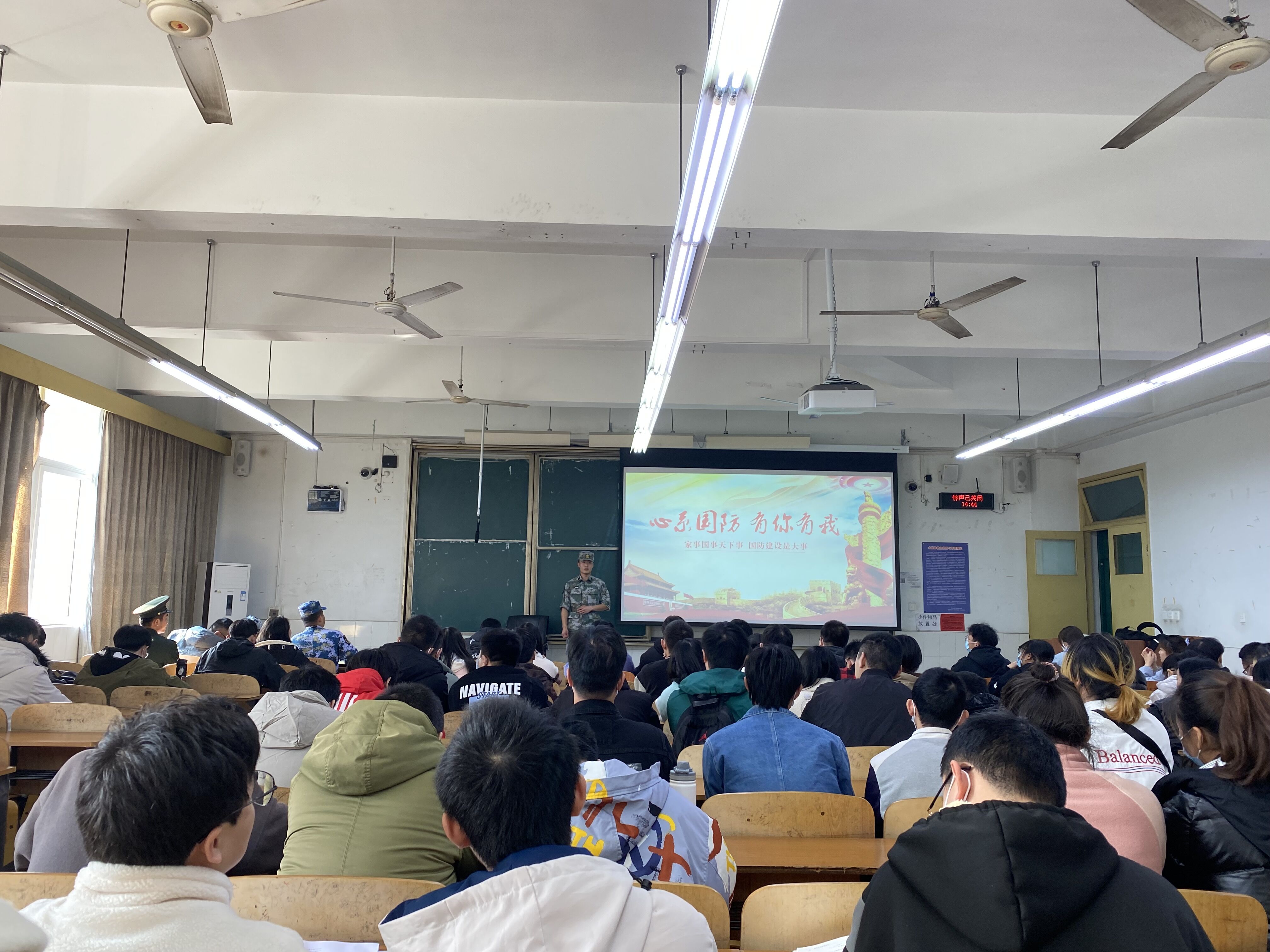 土木工程学院举办“心系国防，有你有我’大学生征兵专题讲座4.jpg