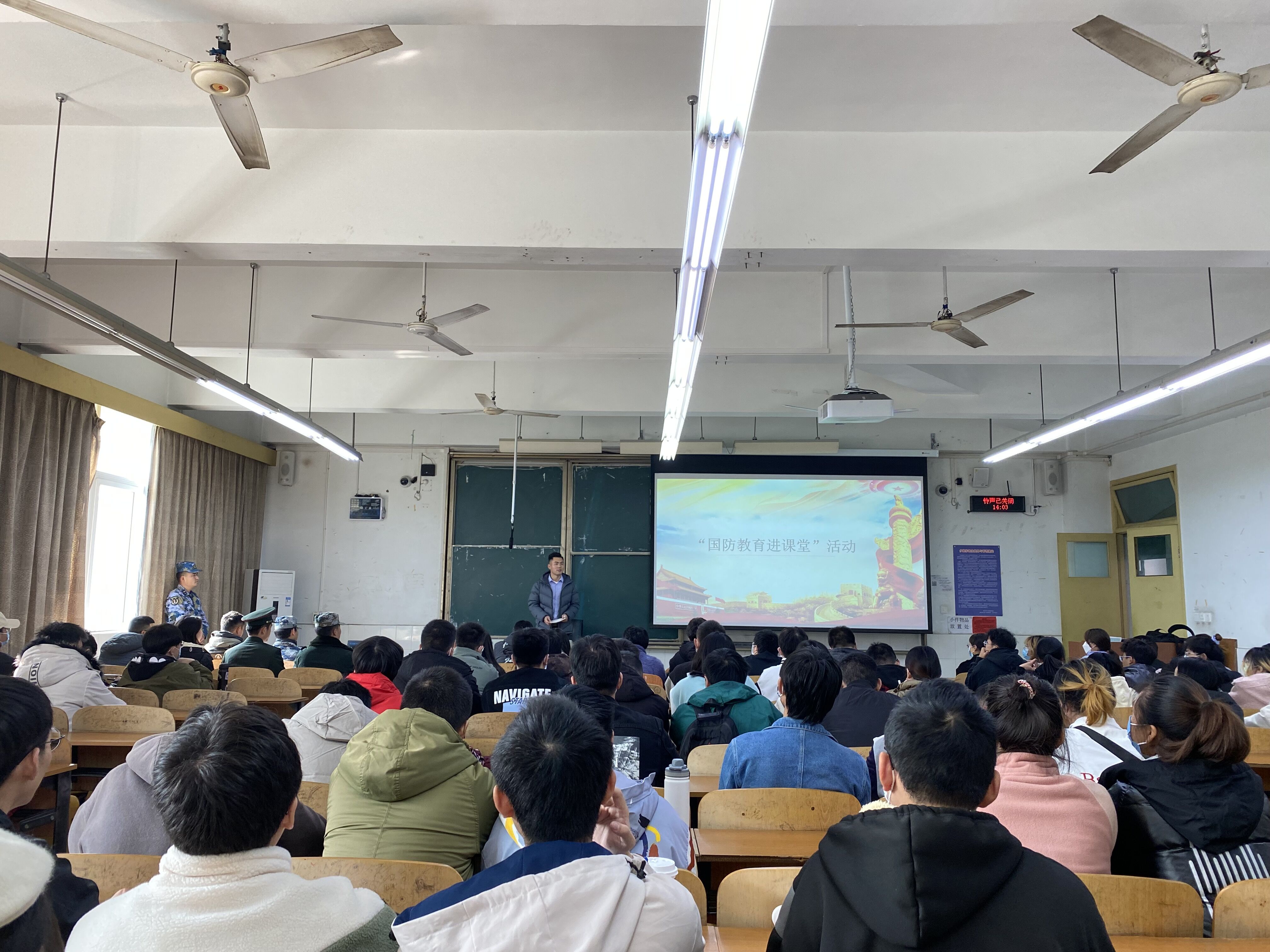 土木工程学院举办“心系国防，有你有我’大学生征兵专题讲座2.jpg