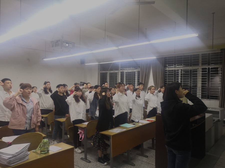 土木工程学院学生党员四支部召开发展党员支部大会2.jpg