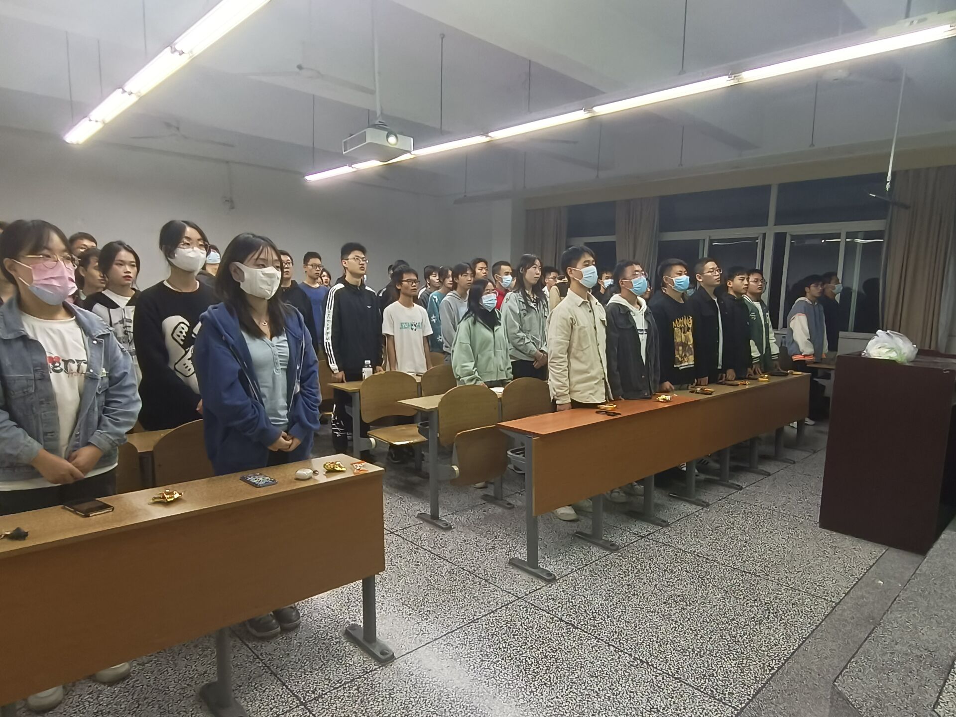土木工程学院工程造价专业2021级3班与土木工程专业2021级1班共同开展十月班团活动1.jpg